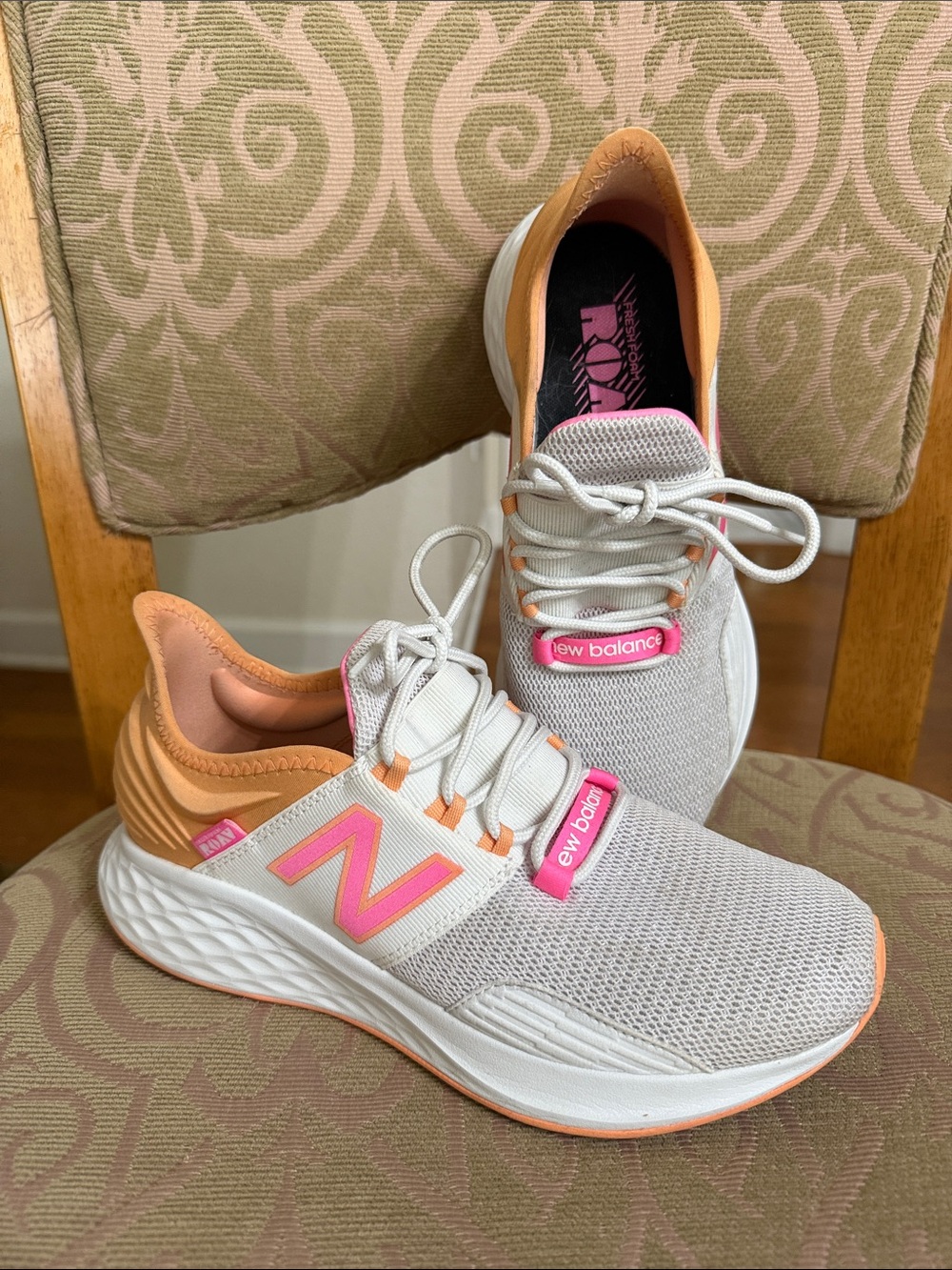 GUC Sz 9 New Balance Sneakers
